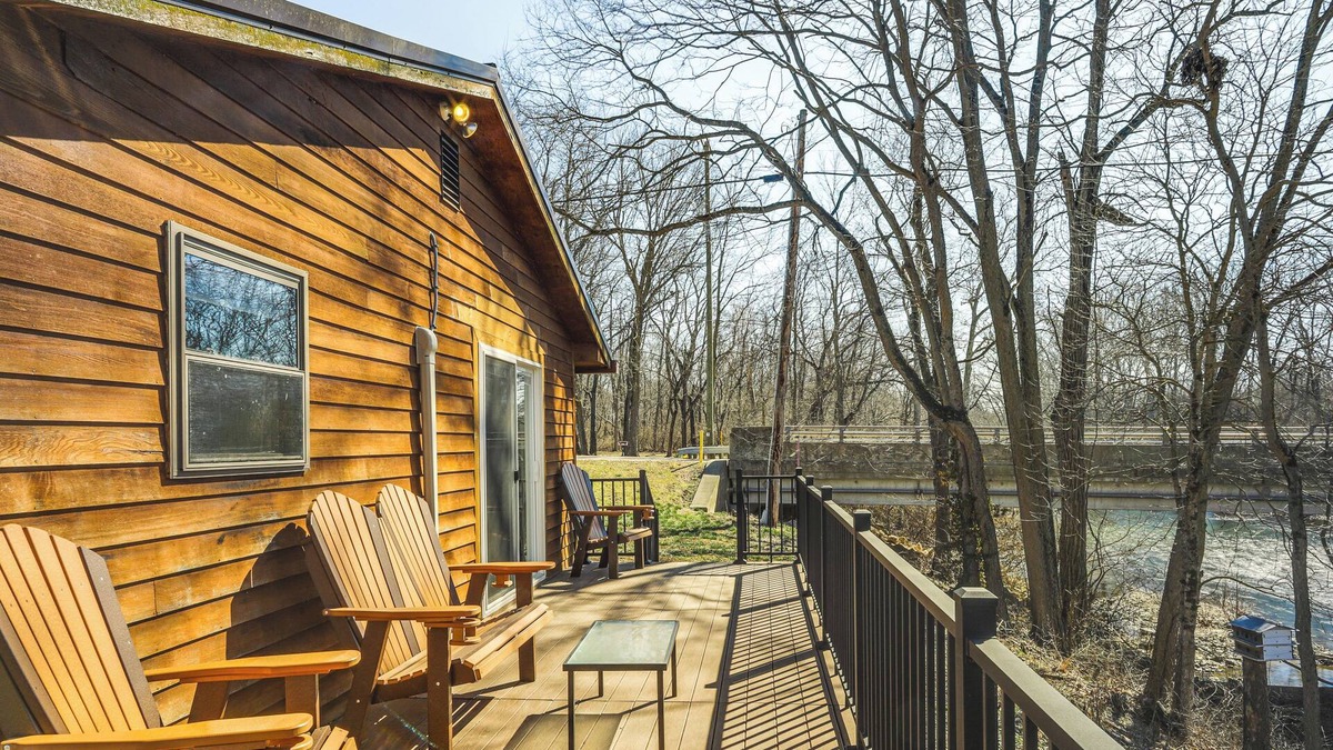 Covington Cabin | Riverfront Covington Cabin w/Deck & Fire Pit!