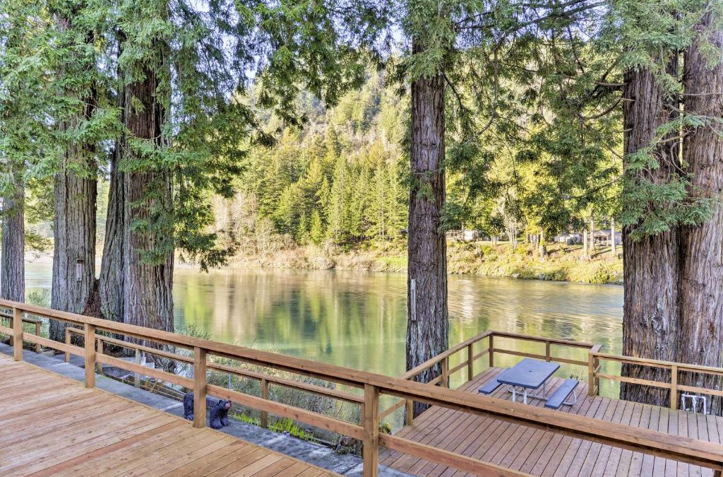 Crescent City House | Riverfront Crescent City Home, 8 Mi to Beach!