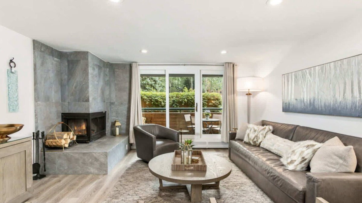 Aspen Condo | Riverfront Designer 2 BR, Walk to Gondola!