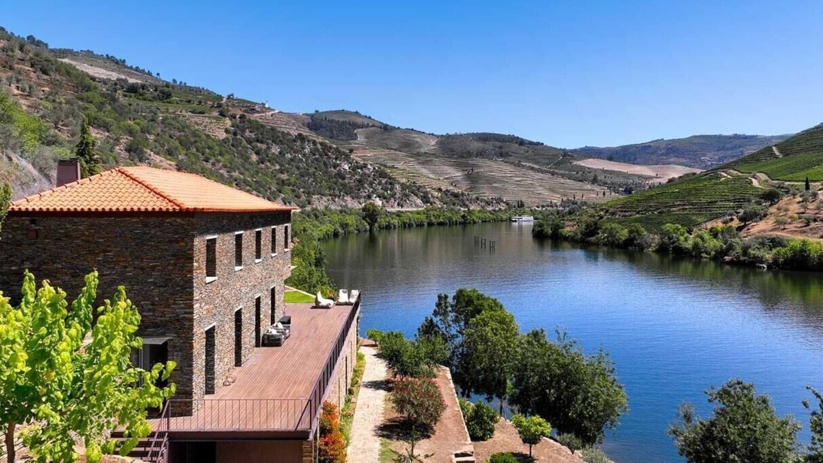 Cotas Villa | Riverfront Douro Villa With Pool in Wine Region