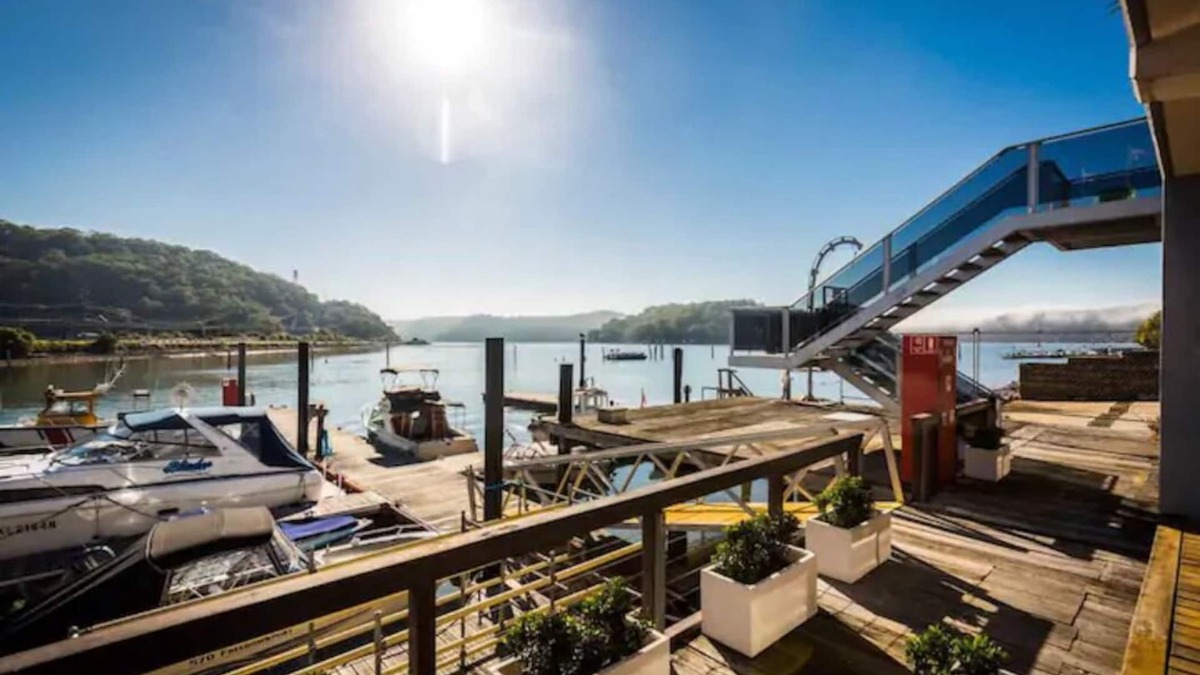 Brooklyn Apartment | Riverfront Dream on the Hawkesbury - WATER VIEWS