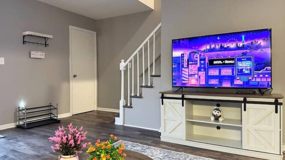 Yorkville Apartment | Riverfront/Fast Wi-Fi/Fishing/RW Waterpark/Kayak