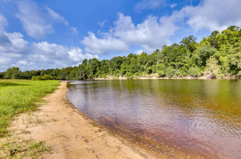 Telogia House | Riverfront Florida Escape with Grill and Fire Pit!