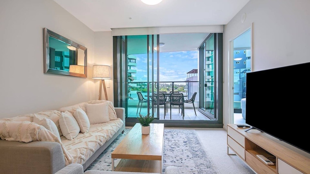 Hamilton Apartment | Riverfront Flow Poolside and Portside in Hamilton