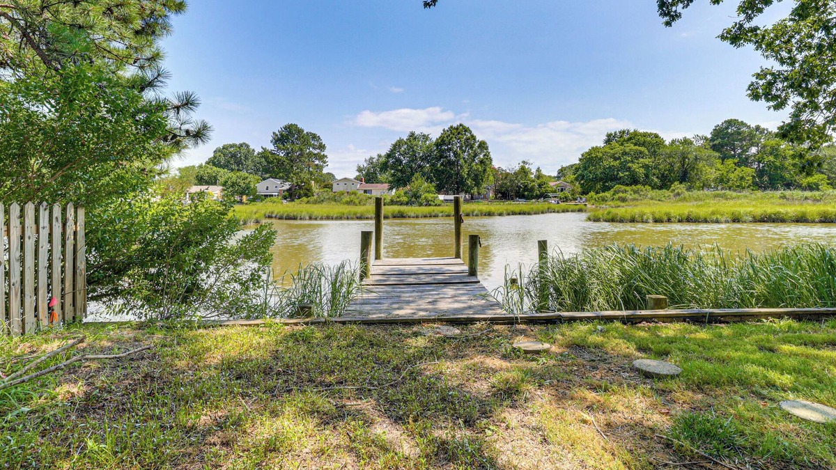 Coliseum Central House | Riverfront Fun: Quiet Home Near Hampton Coastline