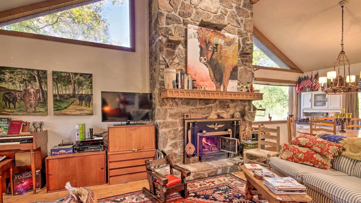 Mammoth Spring Cabin | Riverfront Getaway w/Treehouse, Fire Pit & Deck!