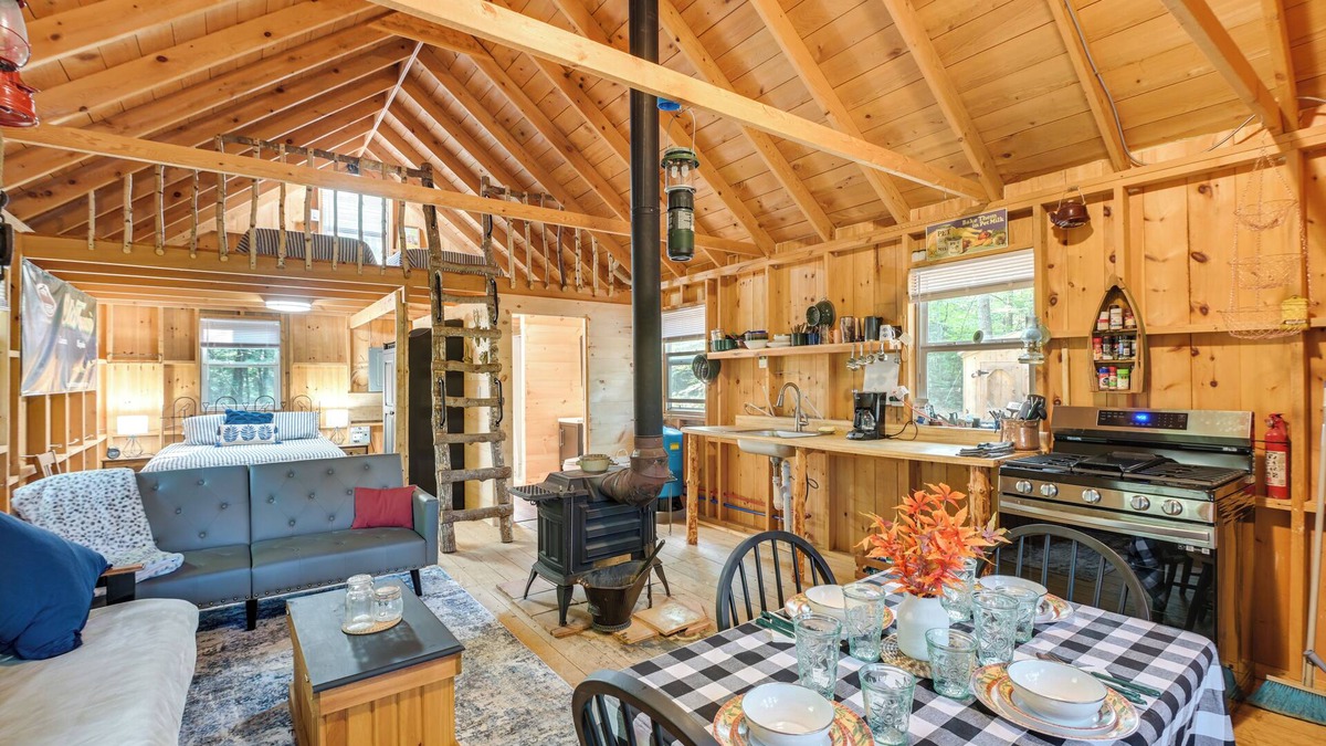 Olamon Apartment | Riverfront Greenbush Studio w/Porch & Views!