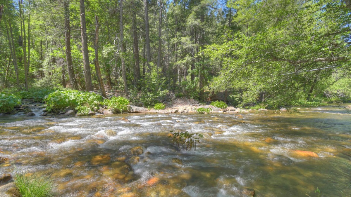 Harden Flat House | Riverfront Home 5 miles to Yosemite! Private riverbank. THE closest to Yos. gate