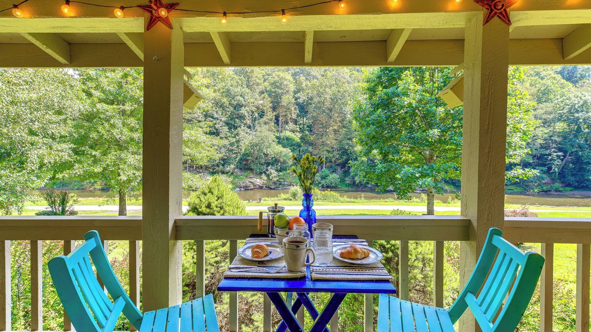 Lansing House | Riverfront Home w/Fire Pit + Deck in Lansing