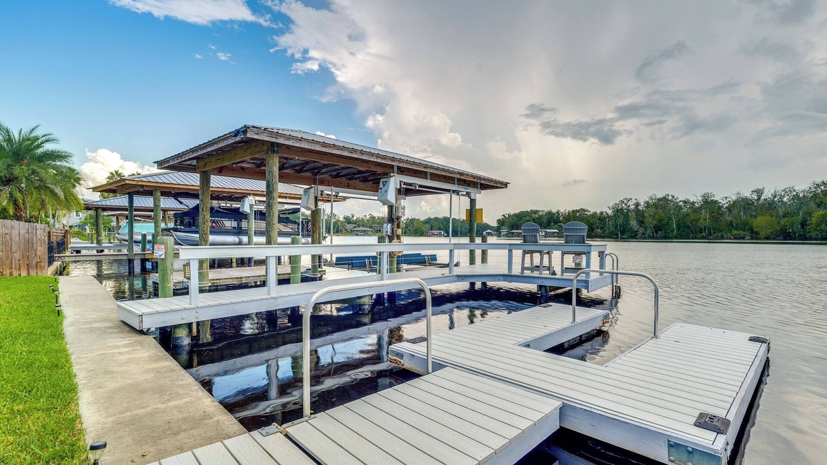 Homosassa House | Riverfront Homosassa Retreat w/Kayak & Boat Dock!