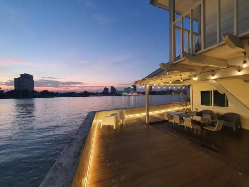 Wachira Phayaban House | Riverfront house/Chao phraya river/Baan Rimphraya