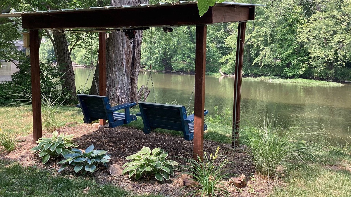 Grass Creek House | Riverfront house on the Tippecanoe River- Yogi’s Den - upper level