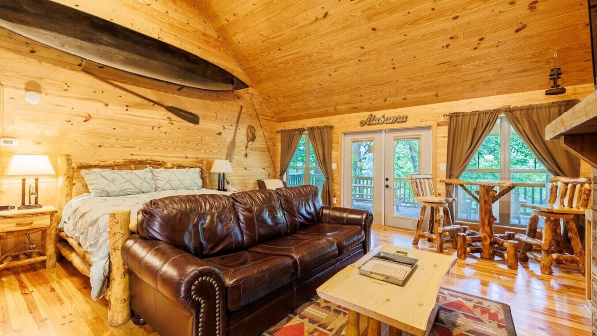 Mentone Cabin | Riverfront l Hot Tub l Dock