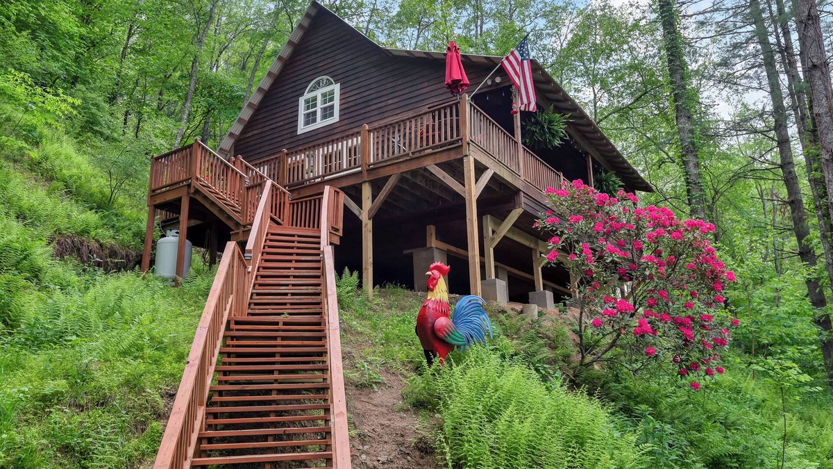 Crumpler Cabin | Riverfront log cabin in Crumpler- On the New River