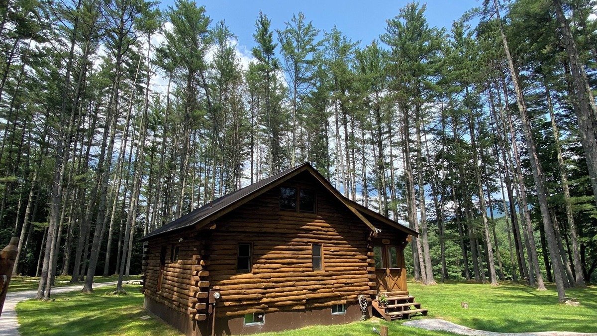 Wentworth Cabin | Riverfront Log Cabin with Mountain Views - Hot Tub & Wood Burning Fireplace