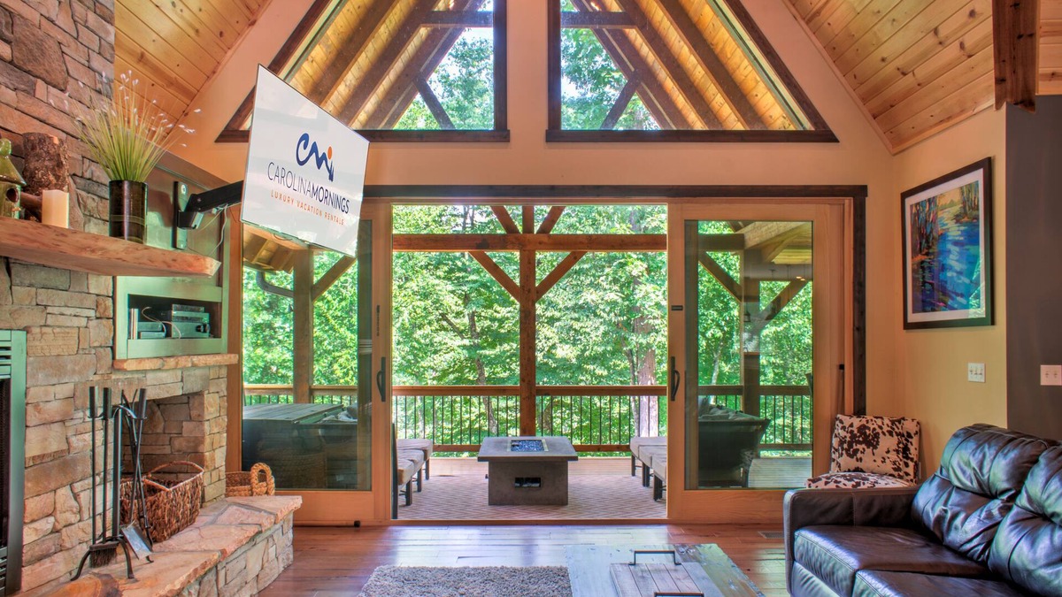 Burnsville Cabin | Riverfront Luxury Lodge w/Hot Tub + Biltmore Pass | Pet-Friendly Paradise