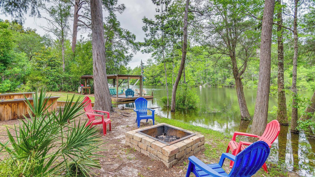 Milton Cabin | Riverfront Milton Cabin w/Boat Ramp & Dock!
