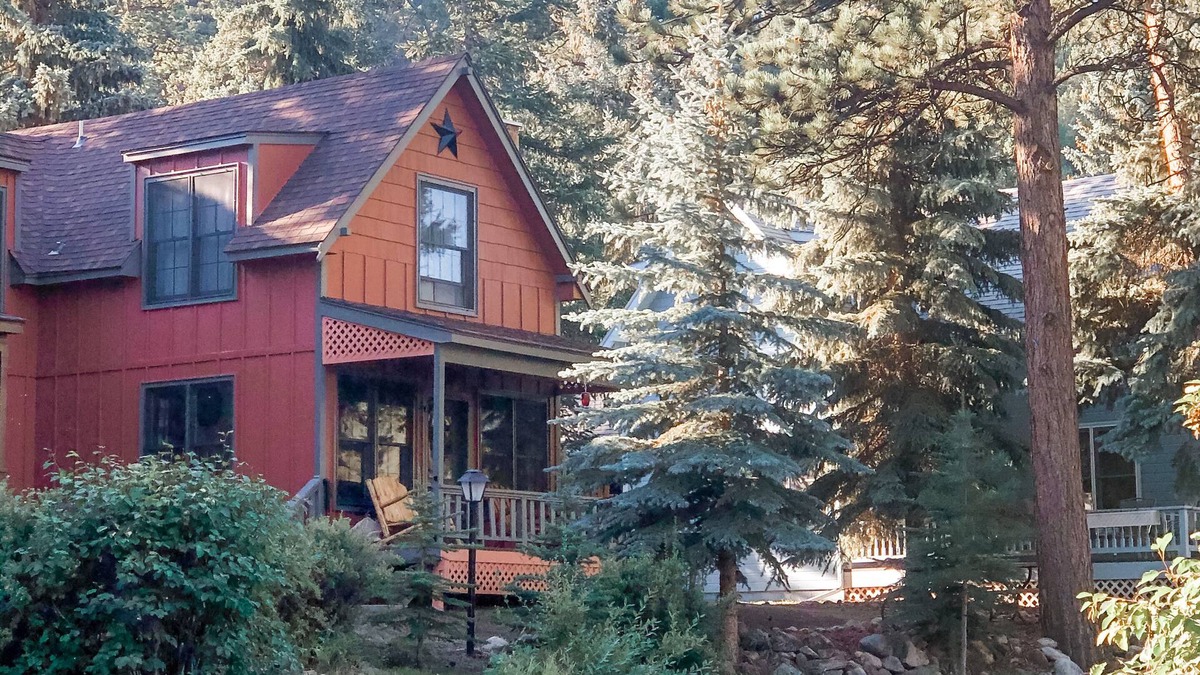 Estes Park House | Riverfront Mountain Cottage Retreat