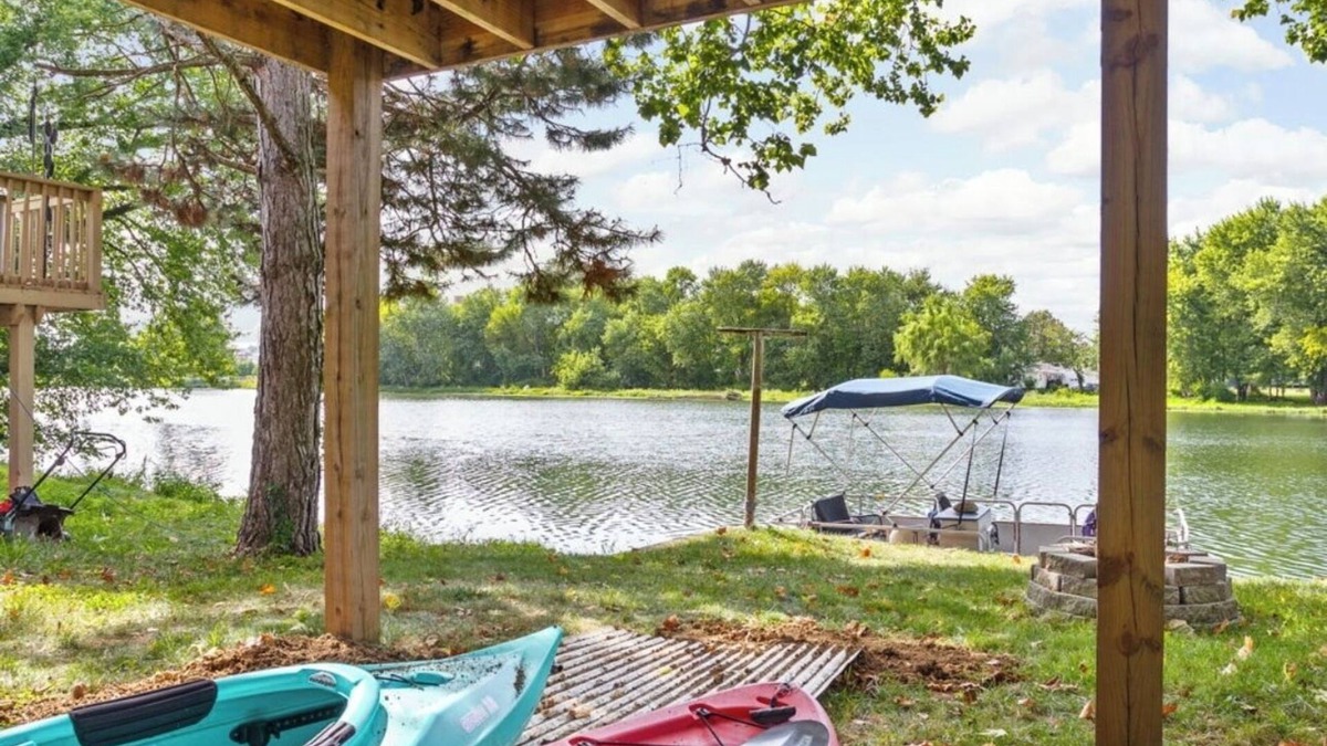 Noblesville House | Riverfront Noblesville Home/kayaks/Fishing, boating!