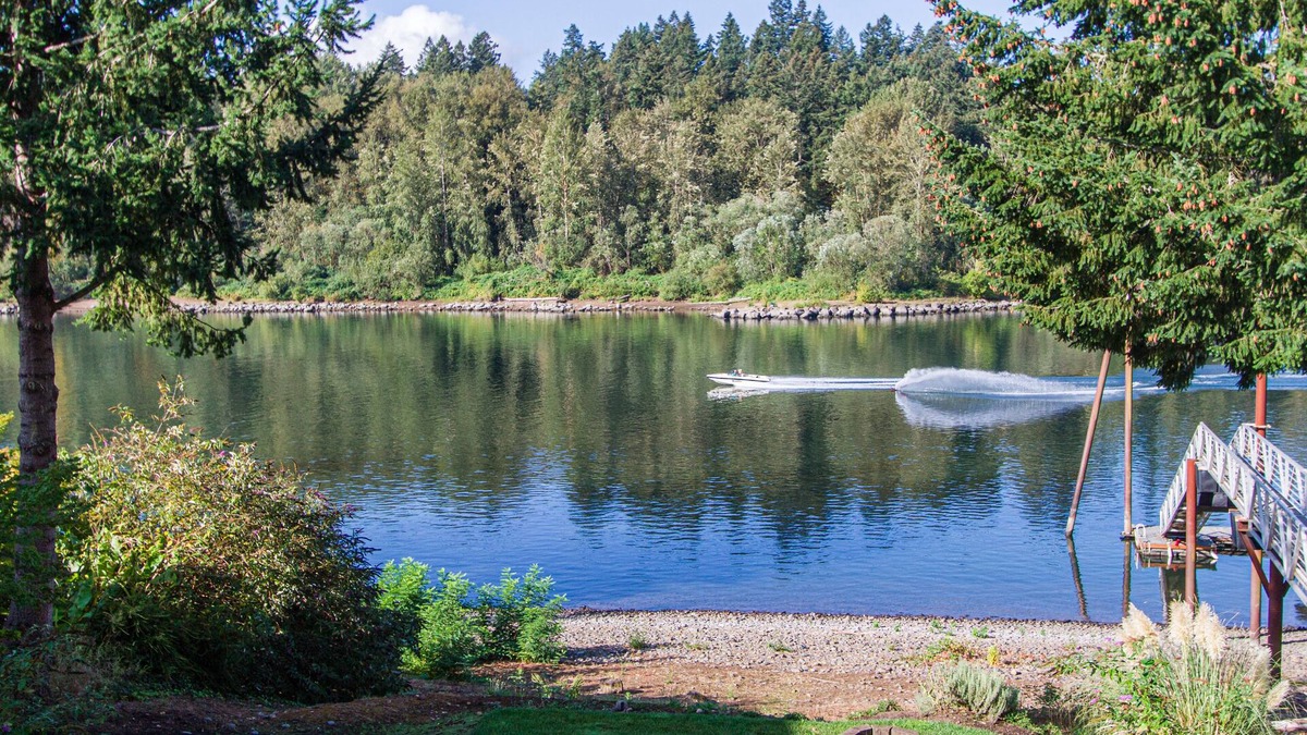 Jennings Lodge Cottage | Riverfront Portland Area Cottage. The ultimate romantic and peaceful retreat!