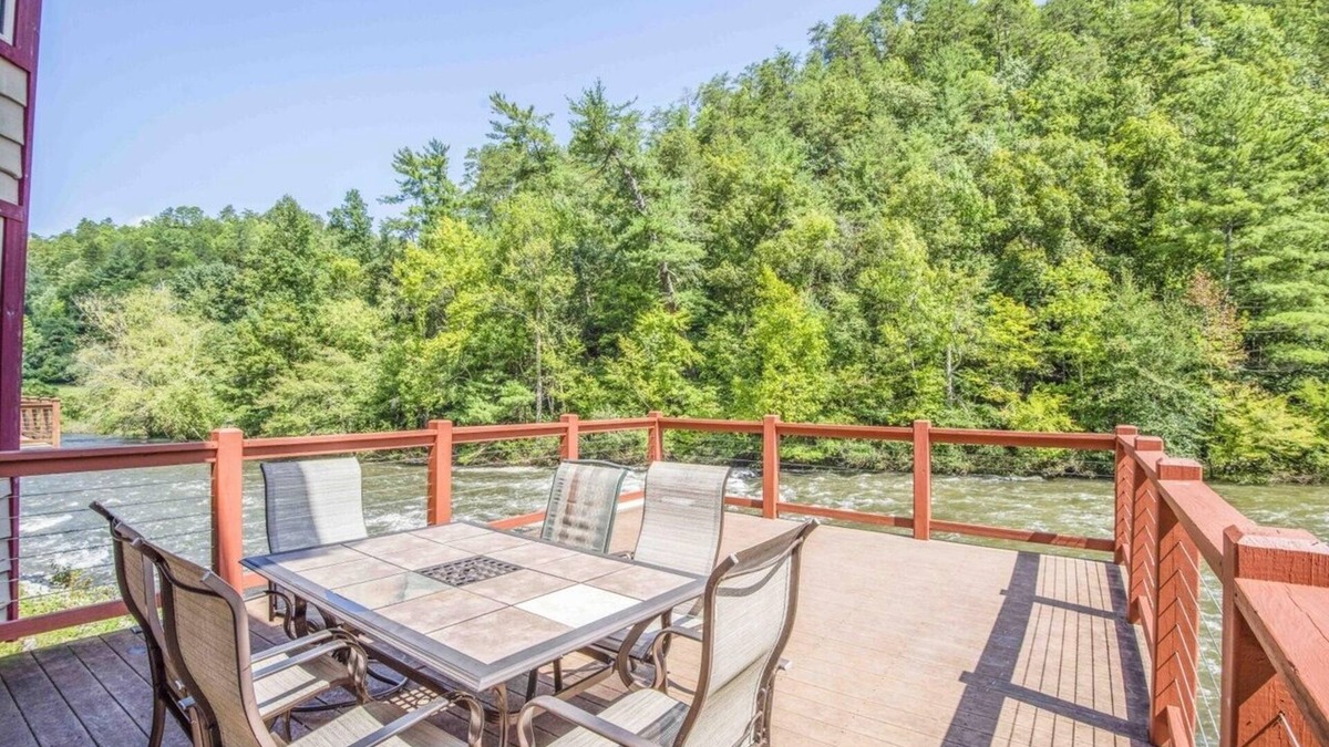 Tellico Plains Cabin | Riverfront Premium Cabin