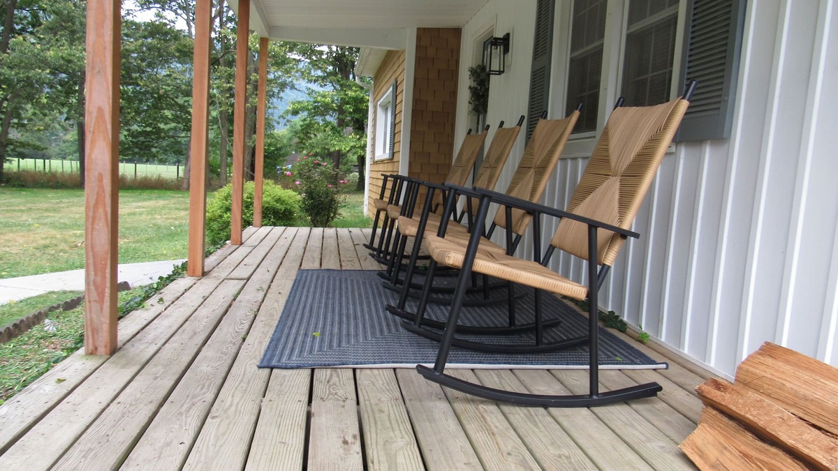 Fishers Hill House | Riverfront Retreat