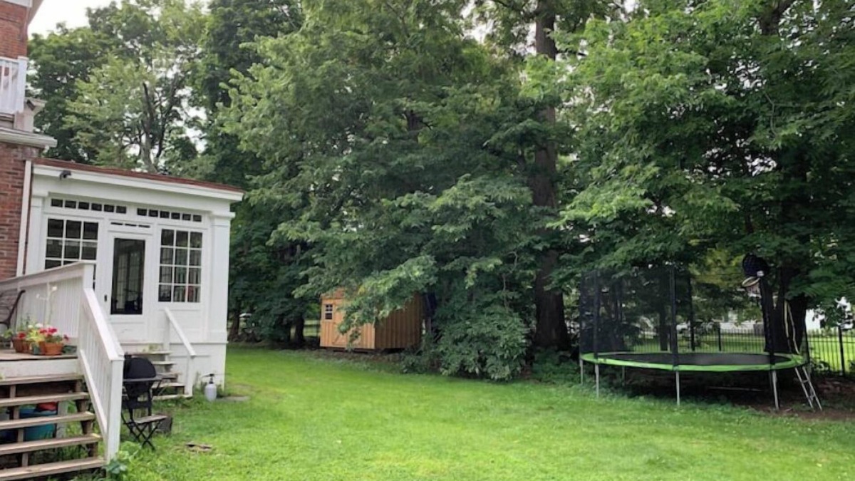 Cohoes House | Riverfront rustic mansion housen