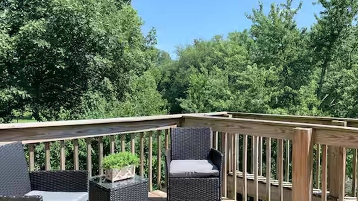 Yorkville Apartment | Riverfront/RW Waterpark/Kayak & Canoe/Fishing/Free WIFI/Comfy beds