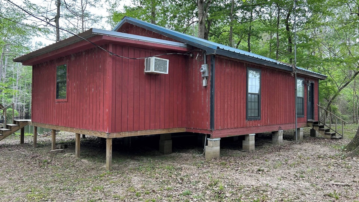 Jasper Cabin | Riverfront secluded 3-bedroom cabin on the scenic Neches River