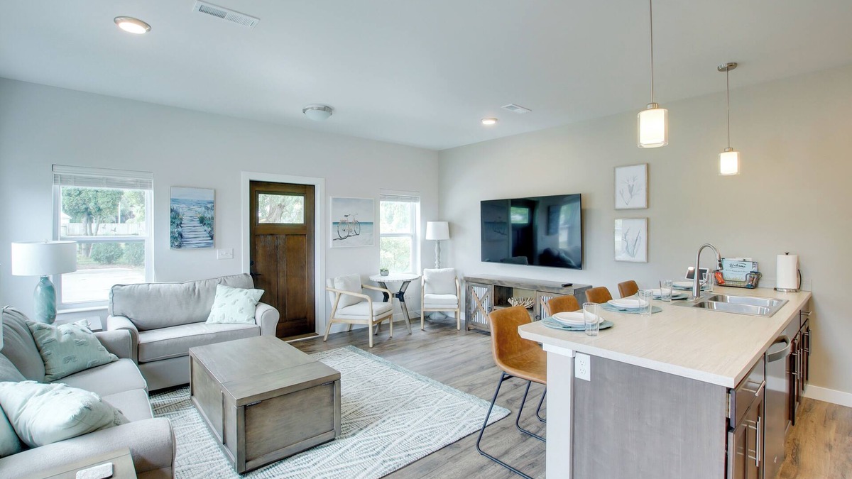 Sheboygan Apartment | Riverfront Sheboygan Townhome w/Grill!