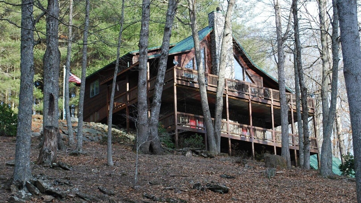 Peak Creek Cabin | Riverfront,Spacious,Two Master Suites,HotTub,WIFI,Dog Friendly,Floats,PoolTable