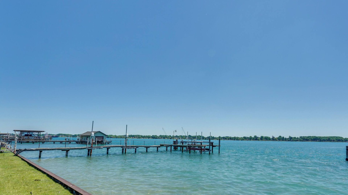 St. Clair House | Riverfront St Clair Home - Walk to Downtown!