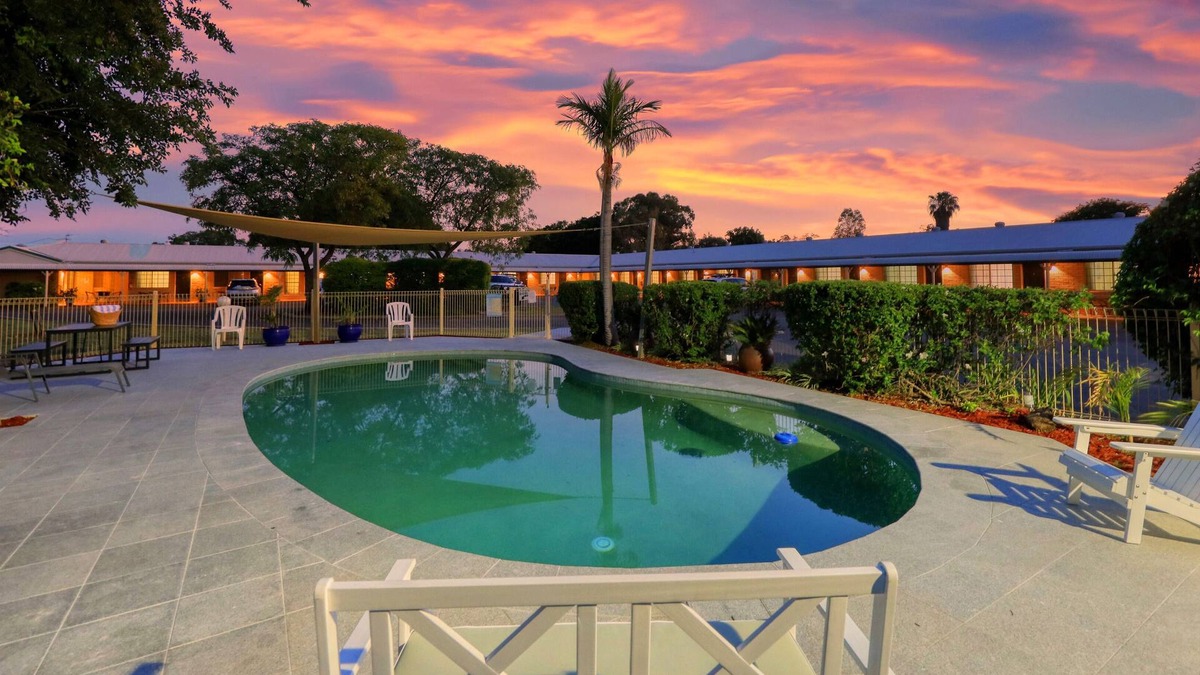 St. George Hotel | Riverland Motor Inn & River's Restaurant