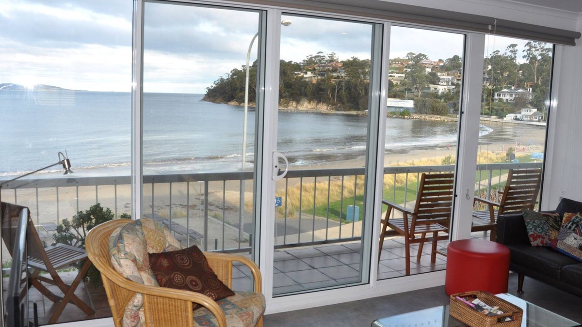 Kingston Beach Apartment | Rivermouth on Kingston Beach
