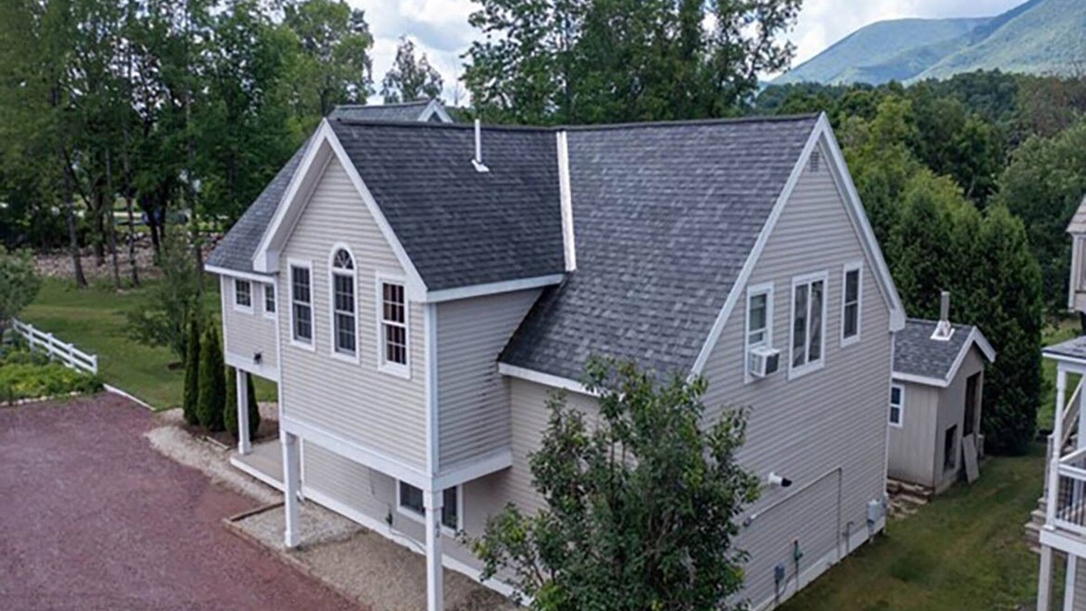 Manchester Center House | Rivers Edge 2-bedroom house in Manchester with WiFi, AC on second floor.