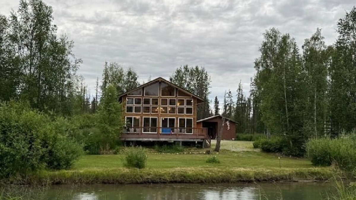 Houston House | Rivers Edge Retreat