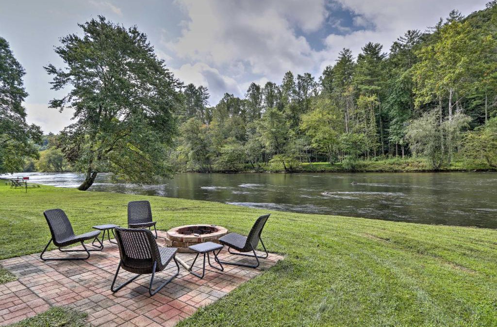 Hayesville House | Rivers Edge - Ultimate Riverfront Getaway