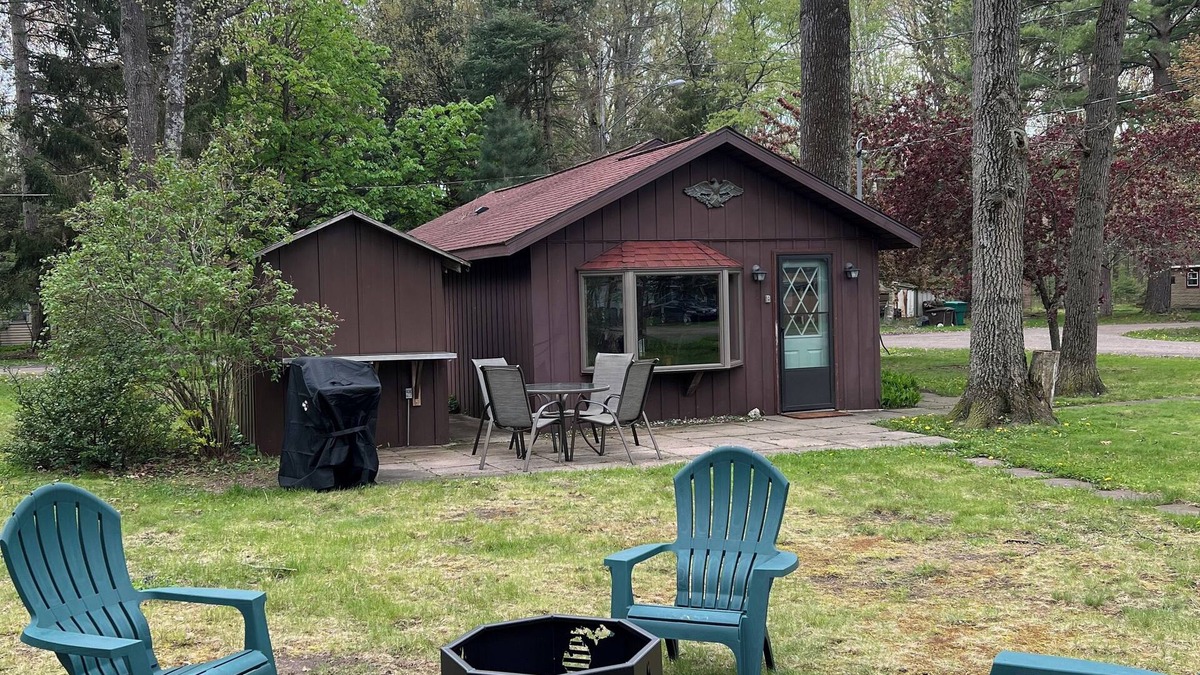 Oscoda House | Rivers, lakes, and trails! Family friendly cozy cabin.
