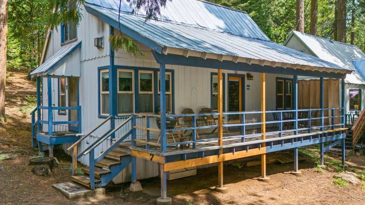 Strawberry House | Rivers Resort Cabin #7