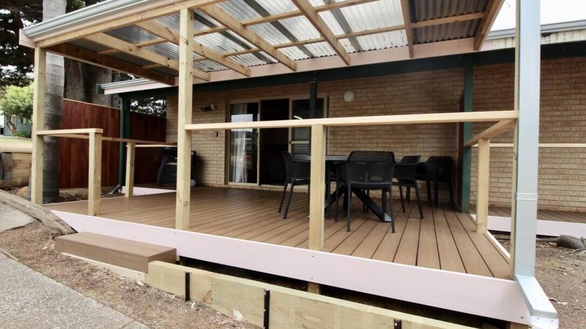 Augusta Cottage | Riverscape Cottage No.11 - Riverscape - unit 11 with views over the Blackwood River and fire place