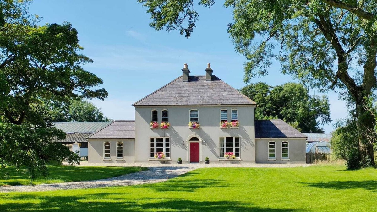 Carndonagh Bed & Breakfast | Riversdale Country House - Deluxe King Room Ensuite With Balcony