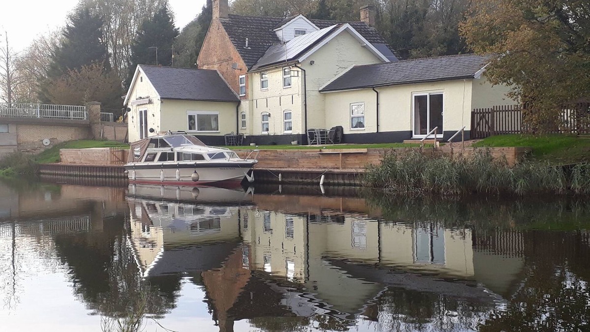 Downham Market Cottage | Riverside 2-Bed Cottage, Sleeps 3 with Parking