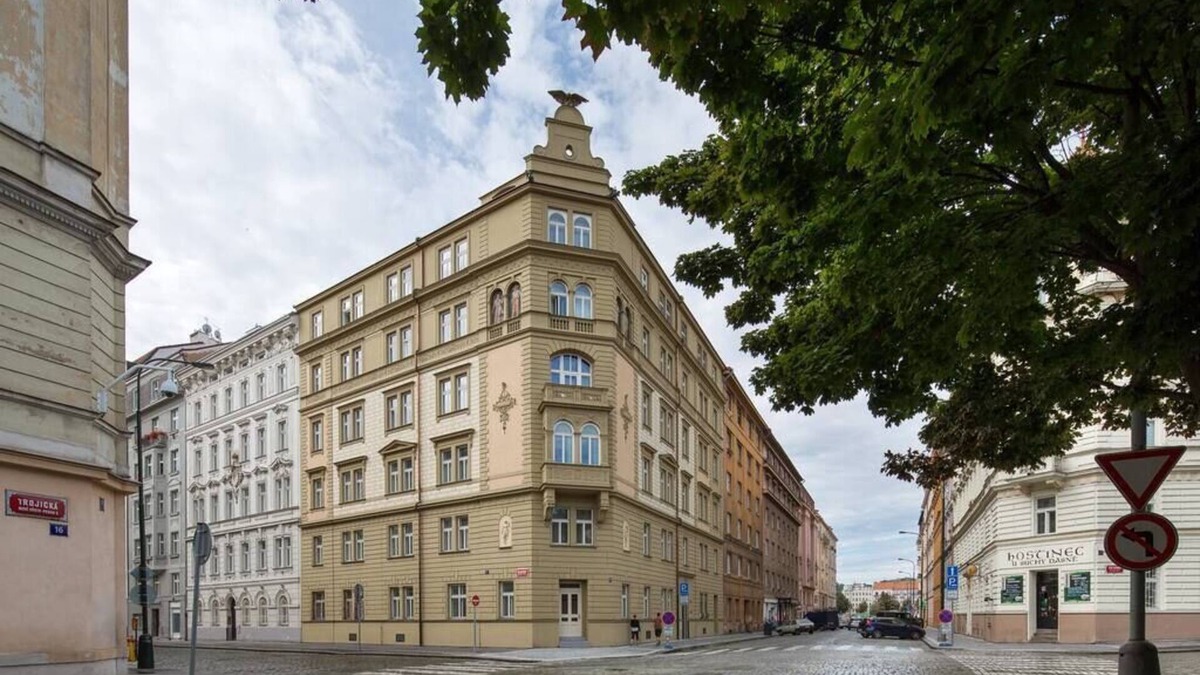 Nove Mesto Apartment | Riverside area apartment near the Dancing house!