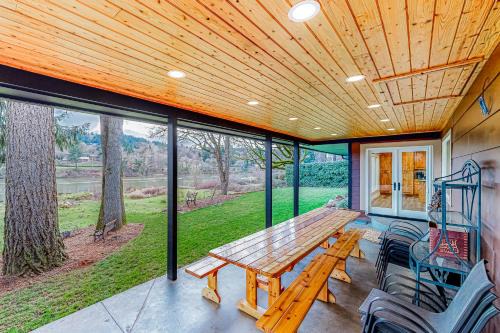 Oak Grove House | Riverside at the Riverhouse