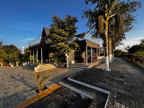 Jabalpur House | Riverside Burrows
