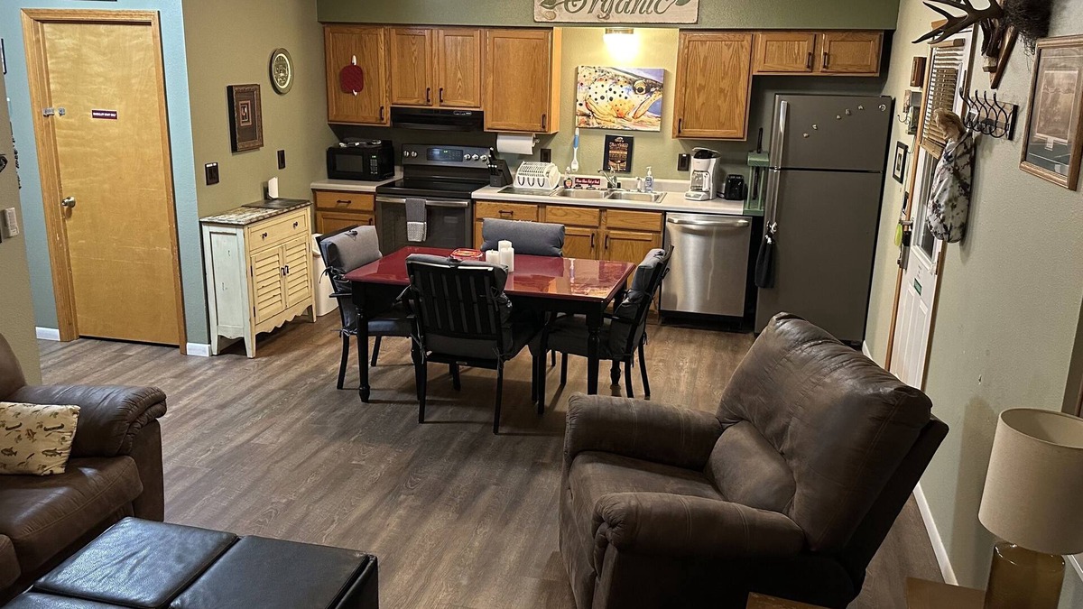 Lakeview Cabin | Riverside Cabin A 90FT to riversedge. Great Views of White River WIFI CABLE BBQ
