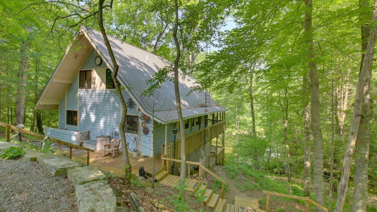 Scipio House | Riverside Cabin w/3 Decks in North Vernon!