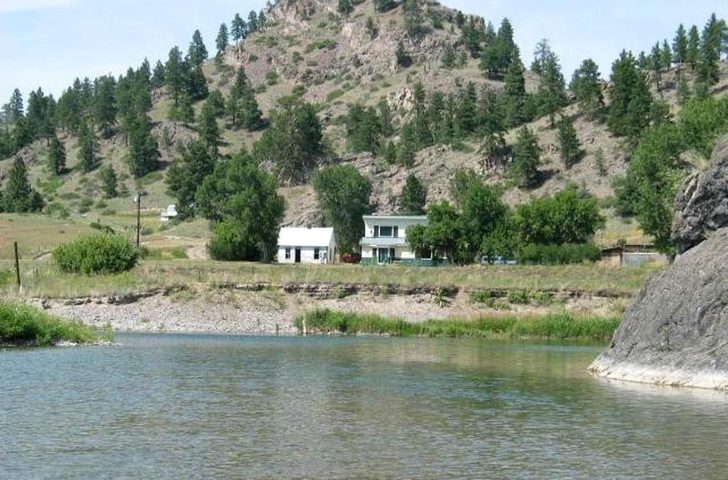 Cascade House | Riverside Cabin with Rare Claw-Foot Bathtub, Montana