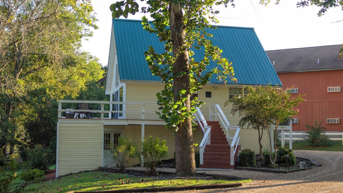 Norfork Ski Chalet | "Riverside Chalet" Walk-in Norfork River Access in Norfork, AR