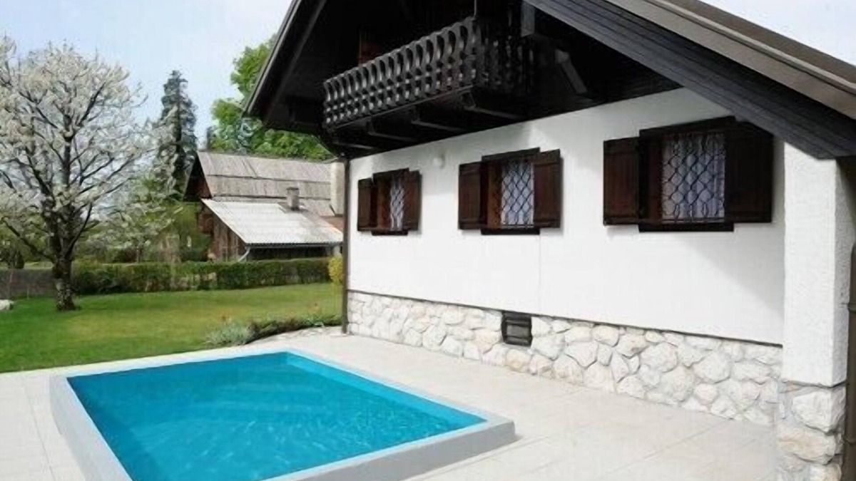 Preddvor Ski Chalet | RIVERSIDE CHALET WITH POOL, GREAT LOCATION FOR ATTRACTIONS AND RELAX